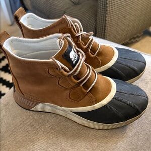 Sorel Tan and Black Ankle Boots